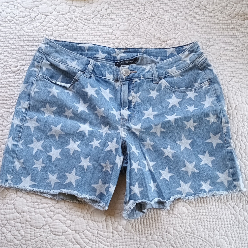 Lane Bryant Star Print Cutt off Jean Shorts Women's Size 14 Frayed Hem